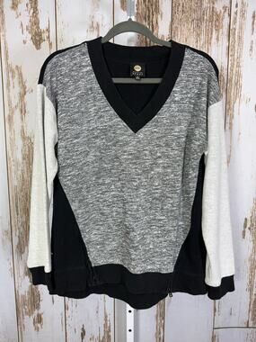 Jones New York Sport, Colorblock V-Neck Sweater. Size Medium. Excellent cond!